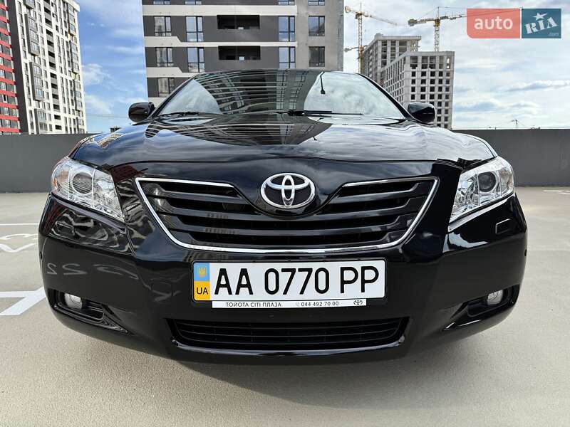 Седан Toyota Camry 2009 в Киеве