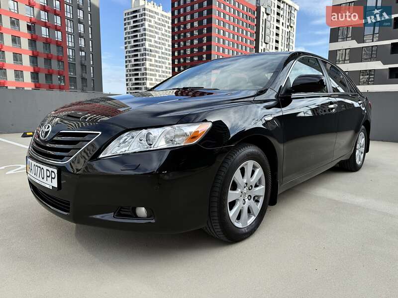 Седан Toyota Camry 2009 в Киеве