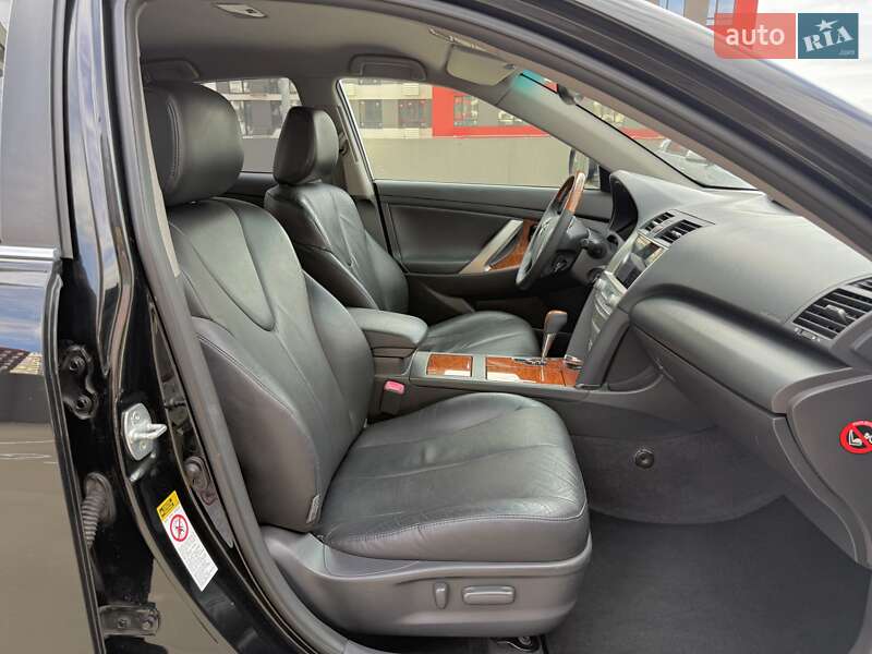 Седан Toyota Camry 2009 в Киеве