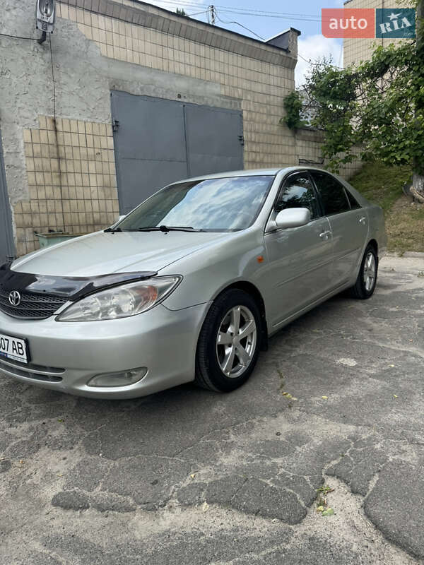 Седан Toyota Camry 2002 в Киеве