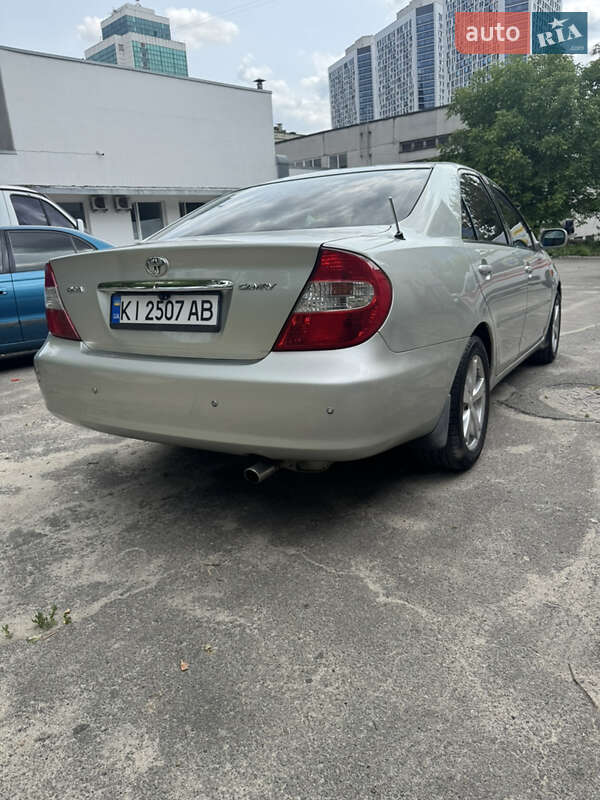 Седан Toyota Camry 2002 в Киеве