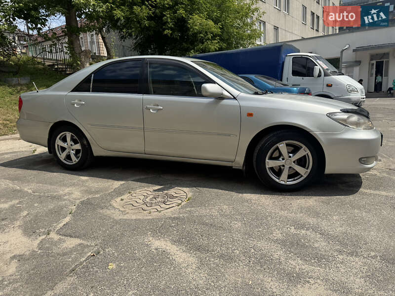 Седан Toyota Camry 2002 в Киеве