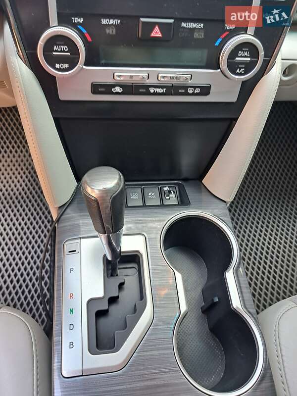 Седан Toyota Camry 2012 в Києві