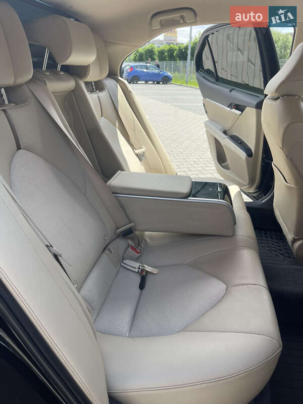 Седан Toyota Camry 2018 в Ивано-Франковске