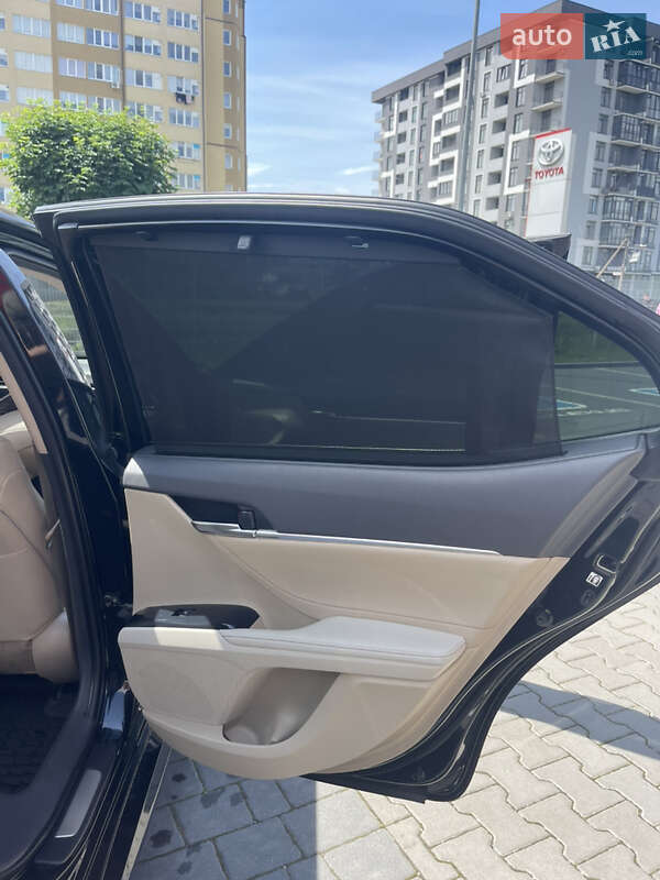 Седан Toyota Camry 2018 в Ивано-Франковске