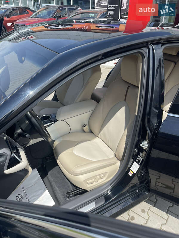 Седан Toyota Camry 2018 в Ивано-Франковске