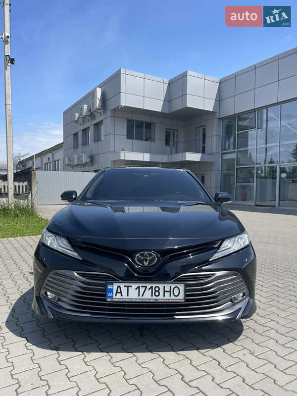 Седан Toyota Camry 2018 в Ивано-Франковске