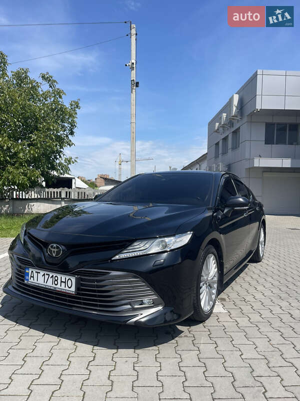 Седан Toyota Camry 2018 в Ивано-Франковске