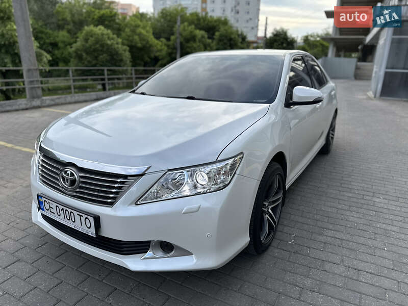 Седан Toyota Camry 2013 в Чернівцях