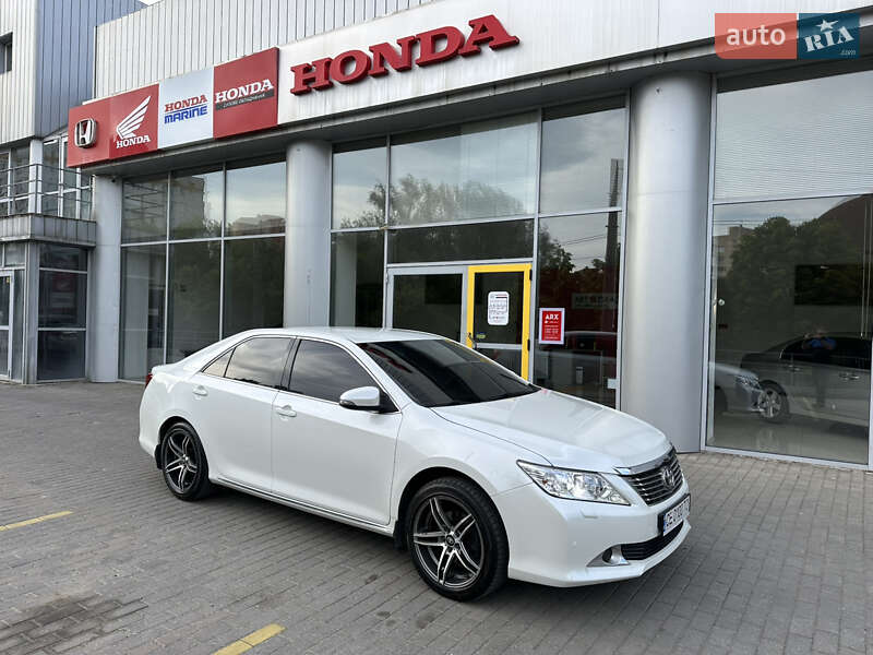Седан Toyota Camry 2013 в Чернівцях
