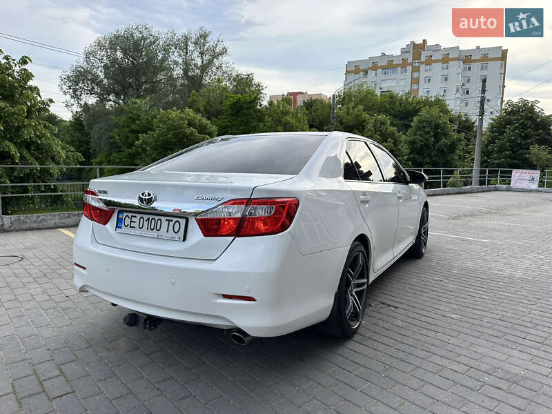 Седан Toyota Camry 2013 в Чернівцях