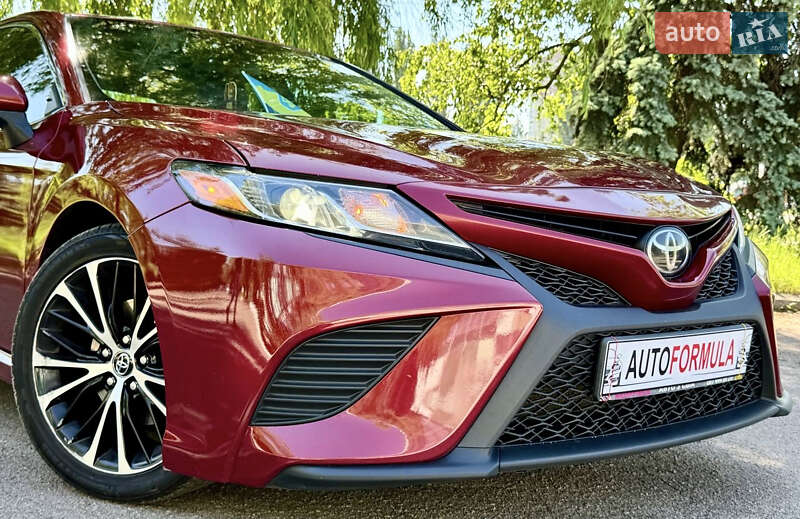 Седан Toyota Camry 2018 в Києві
