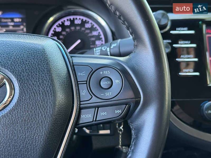 Седан Toyota Camry 2018 в Києві