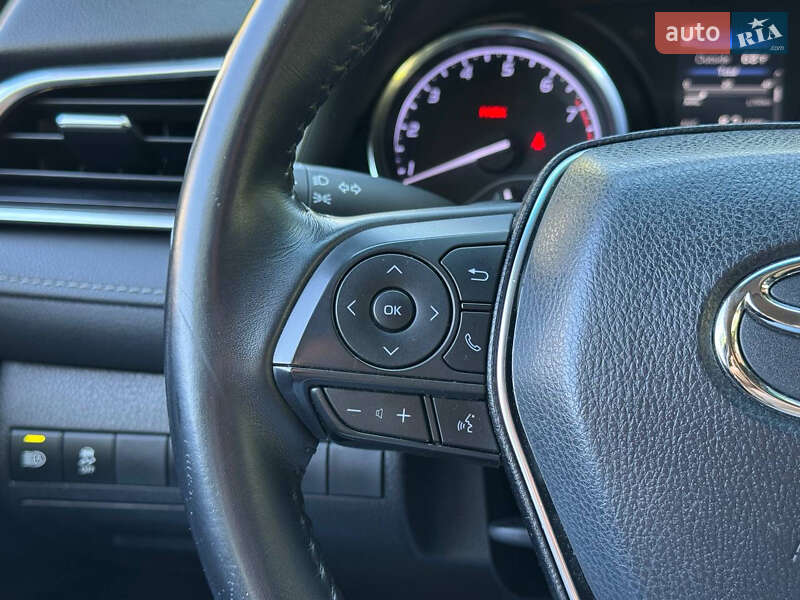Седан Toyota Camry 2018 в Києві