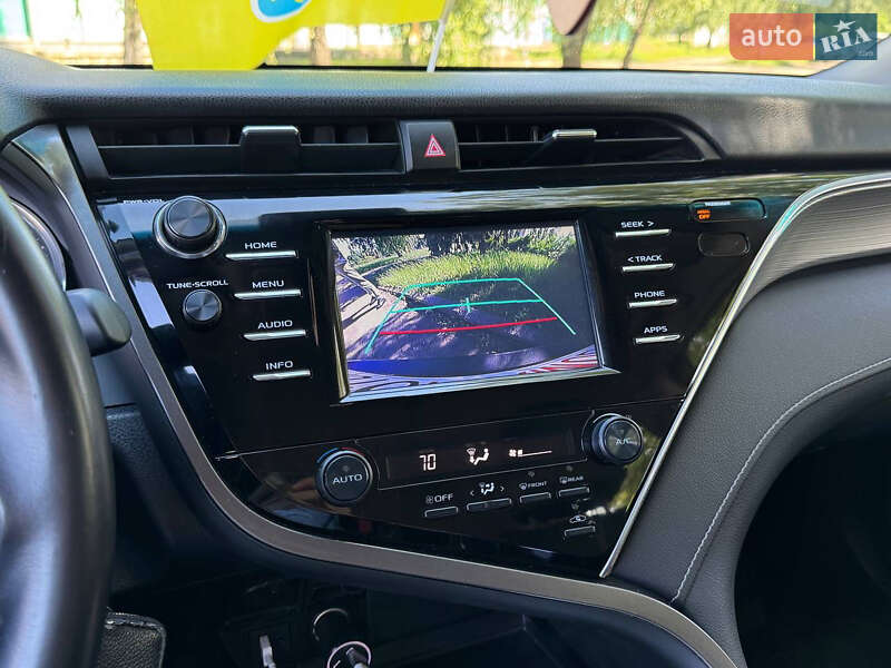 Седан Toyota Camry 2018 в Києві