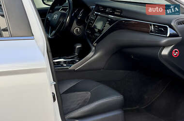Седан Toyota Camry 2017 в 