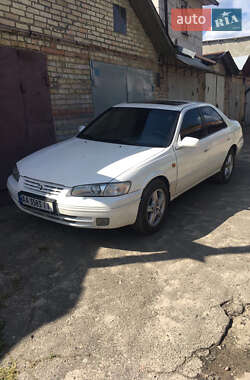 Седан Toyota Camry 2000 в Києві