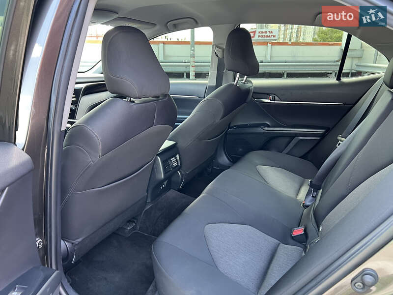 Седан Toyota Camry 2019 в Киеве