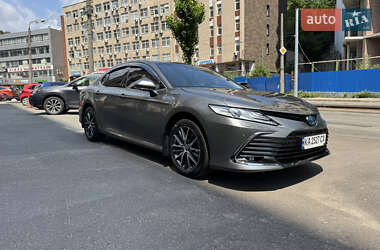 Седан Toyota Camry 2021 в 