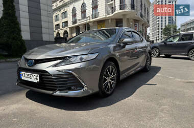 Седан Toyota Camry 2021 в 
