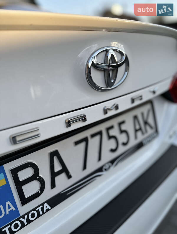 Седан Toyota Camry 2018 в Кропивницькому