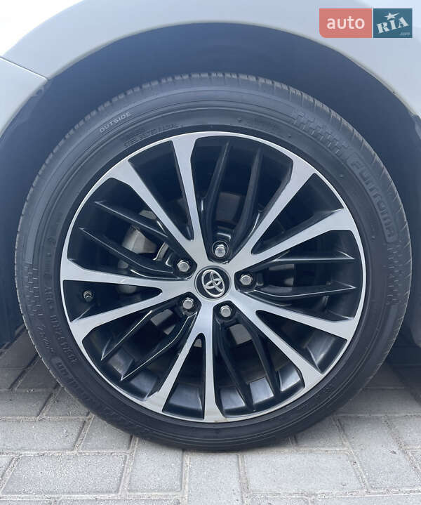 Седан Toyota Camry 2018 в Кропивницькому