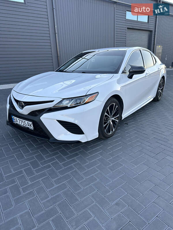 Седан Toyota Camry 2018 в Кропивницькому
