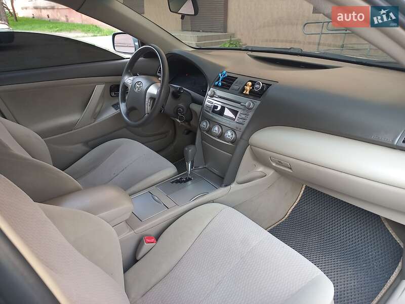 Седан Toyota Camry 2011 в Прилуках