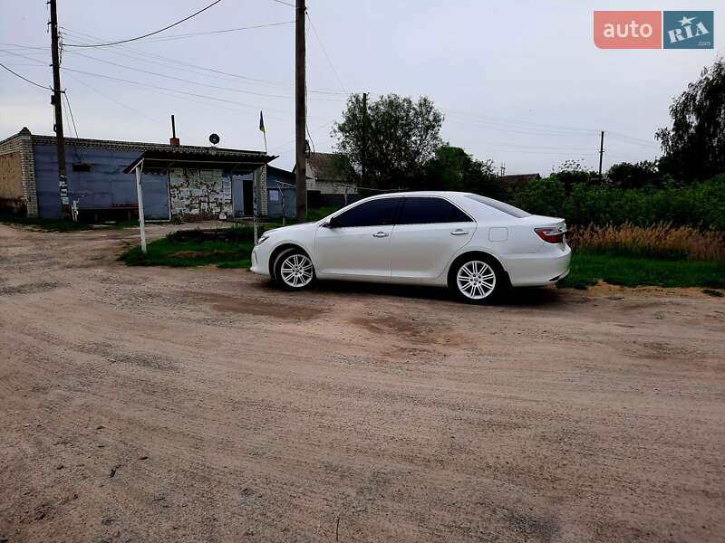 Седан Toyota Camry 2015 в Кременчуці