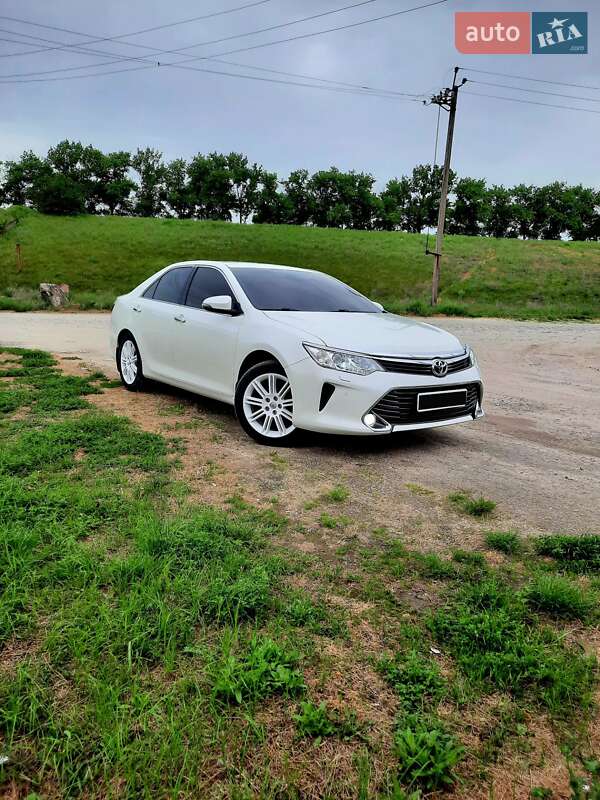 Седан Toyota Camry 2015 в Кременчуці