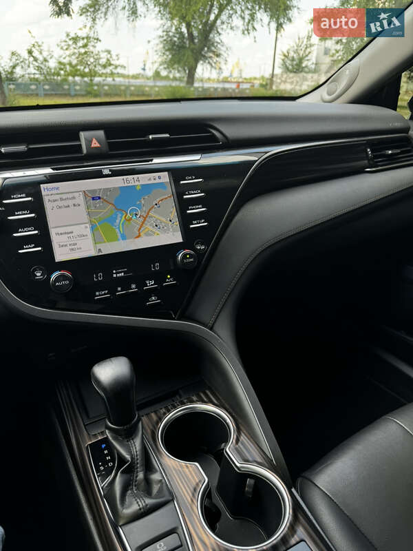 Седан Toyota Camry 2019 в Днепре
