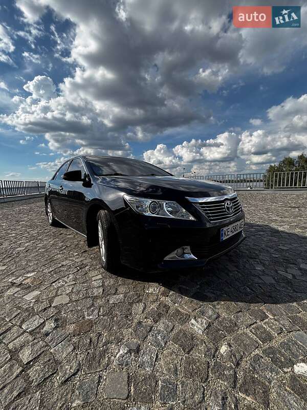 Седан Toyota Camry 2013 в Дніпрі