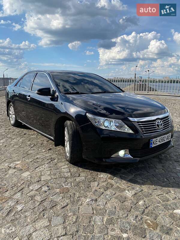 Седан Toyota Camry 2013 в Дніпрі