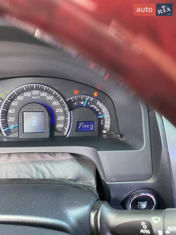 Седан Toyota Camry 2013 в Дніпрі
