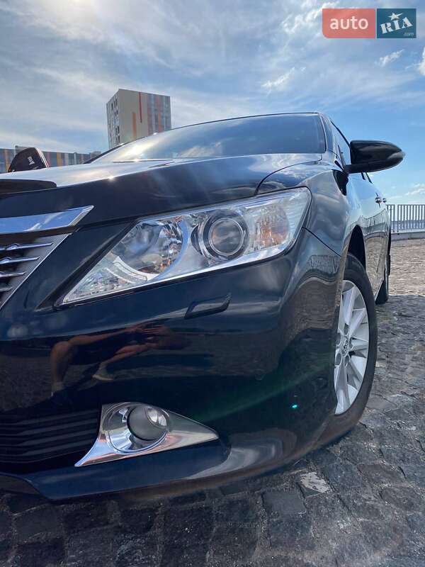 Седан Toyota Camry 2013 в Дніпрі