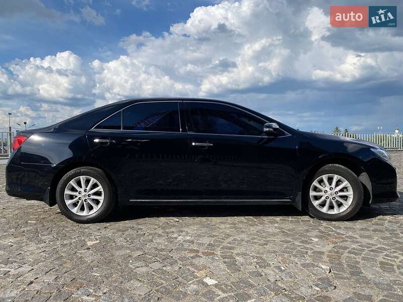 Седан Toyota Camry 2013 в Дніпрі
