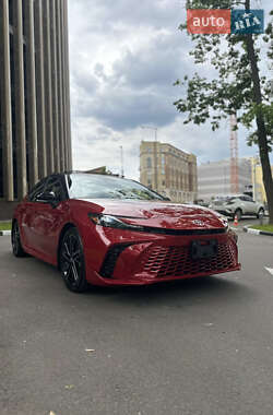 Седан Toyota Camry 2024 в 