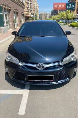 Седан Toyota Camry 2015 в Києві
