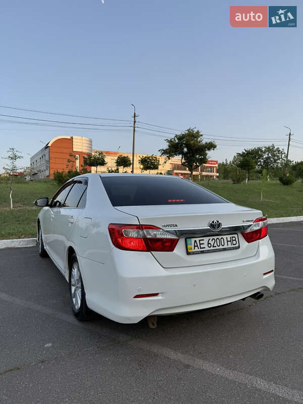 Седан Toyota Camry 2012 в Кривом Роге