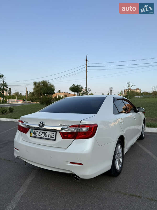 Седан Toyota Camry 2012 в Кривом Роге