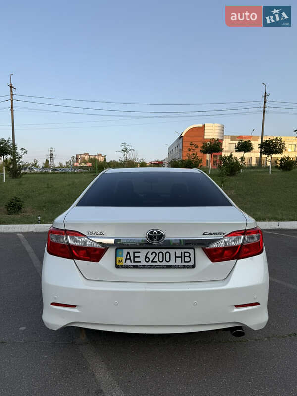 Седан Toyota Camry 2012 в Кривом Роге