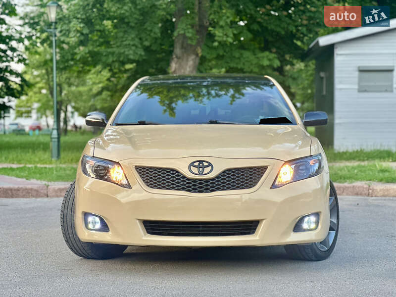 Седан Toyota Camry 2010 в Харькове