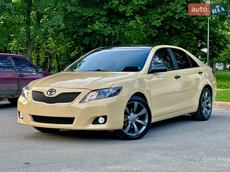 Седан Toyota Camry 2010 в Харькове