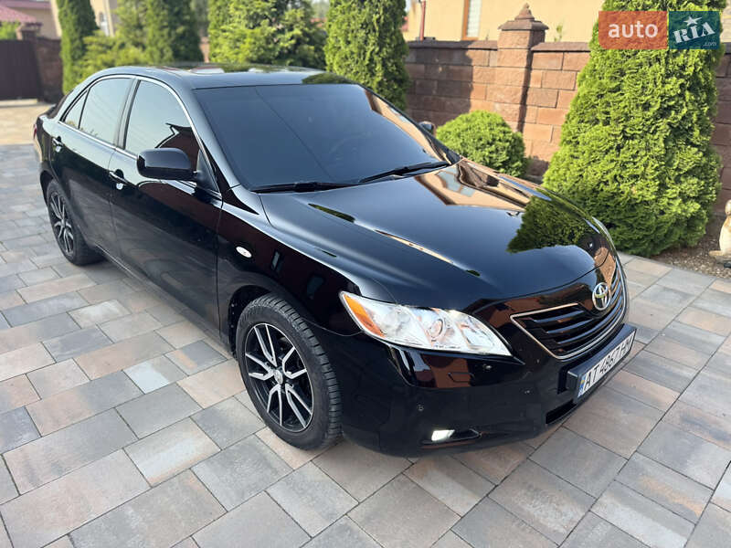 Седан Toyota Camry 2008 в Сарнах