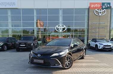 Седан Toyota Camry 2023 в Киеве