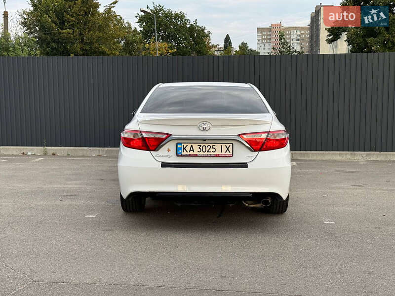 Седан Toyota Camry 2016 в Балаклії