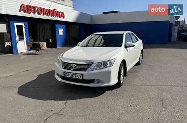 Седан Toyota Camry 2012 в Києві