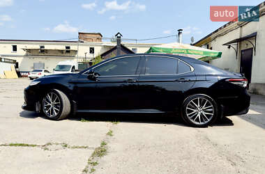 Седан Toyota Camry 2021 в 