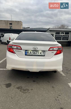 Седан Toyota Camry 2012 в 