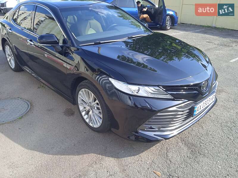 Седан Toyota Camry 2019 в Харкові
